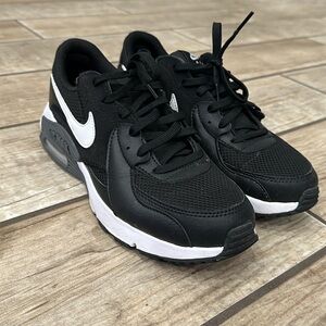 Women’s Size 8 Nike Air Max Shoes